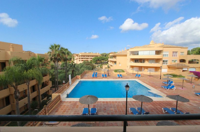 Apartment - Middle Floor Apartment for sale in Elviria