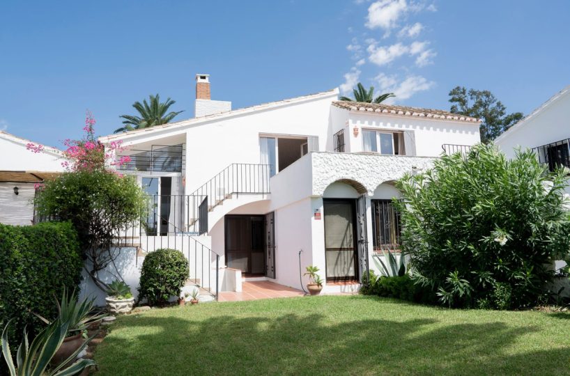 House - Detached Villa for sale in New Golden Mile