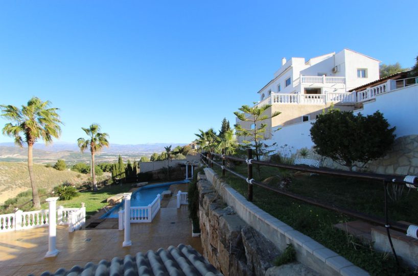 House - Detached Villa for sale in Alhaurín de la Torre