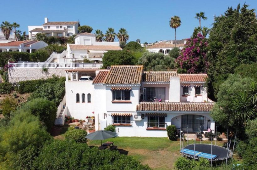 House - Detached Villa for sale in Cerros del Aguila