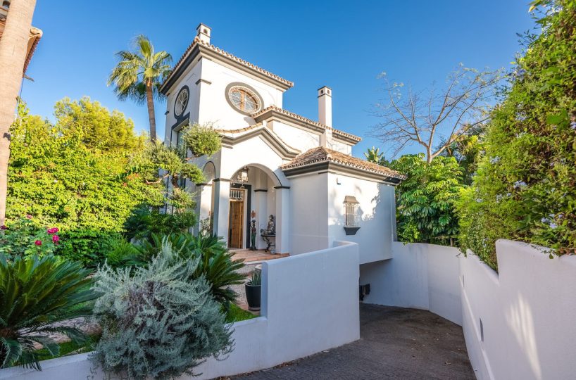 House - Detached Villa for sale in Marbella