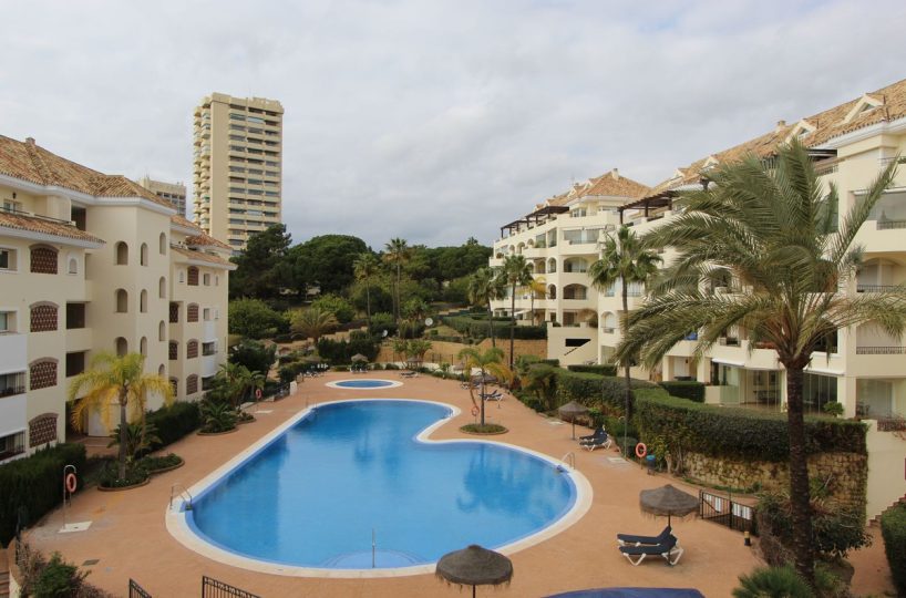 Apartment - Middle Floor Apartment for sale in Elviria