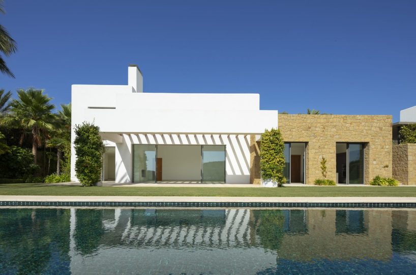 House - Detached Villa for sale in Casares Playa