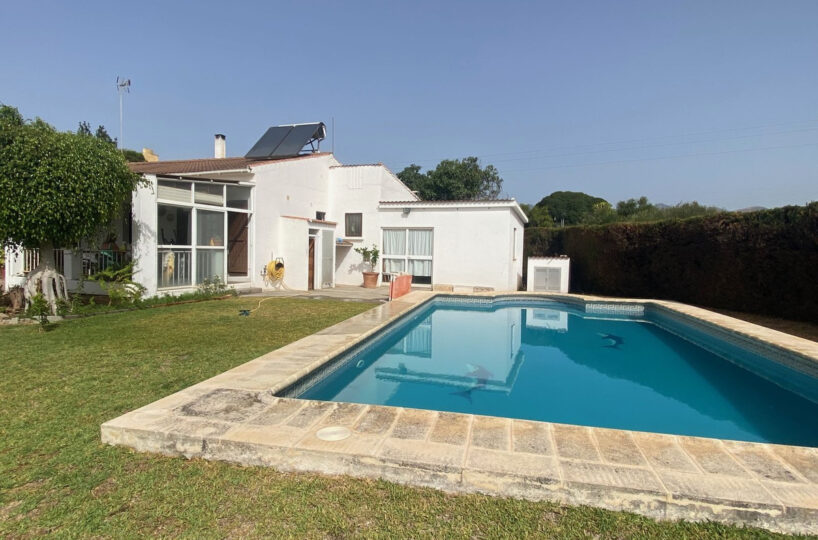 House - Detached Villa for sale in Estepona