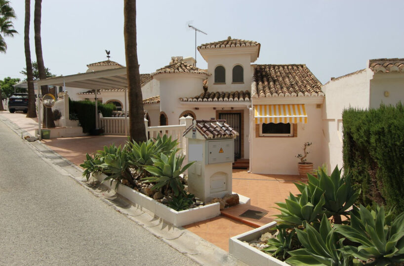 House - Detached Villa for sale in Calahonda