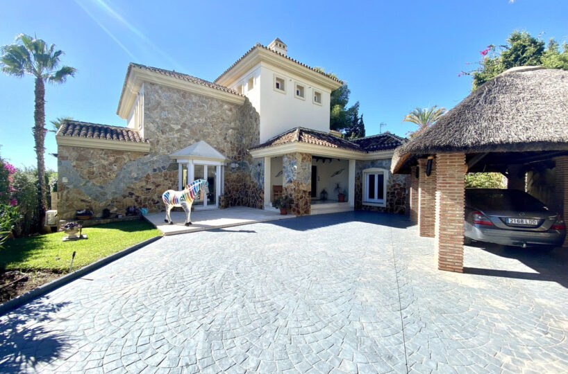 House - Detached Villa for sale in Elviria