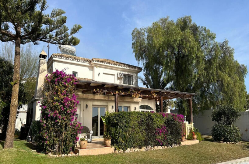 House - Detached Villa for sale in Calahonda