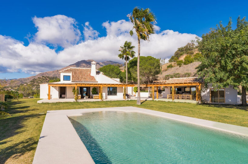 House - Detached Villa for sale in Estepona
