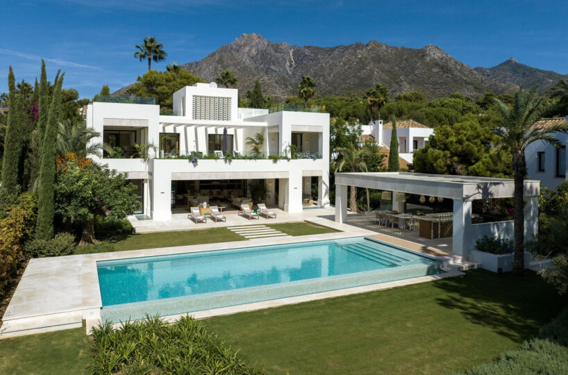 House - Detached Villa for sale in The Golden Mile