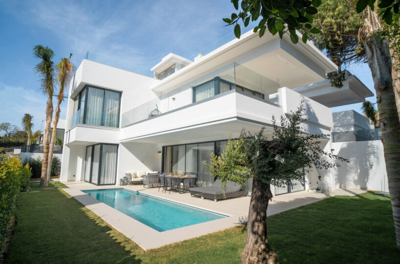 House - Detached Villa for sale in The Golden Mile