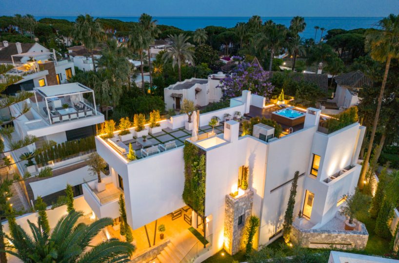 House - Detached Villa for sale in The Golden Mile