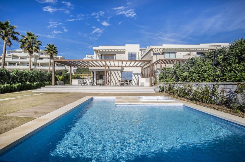 House - Detached Villa for sale in Estepona