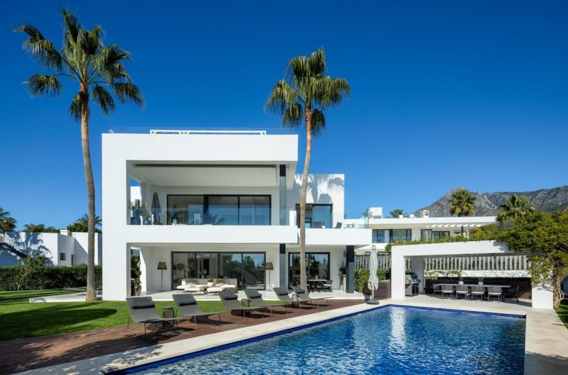 House - Detached Villa for sale in The Golden Mile