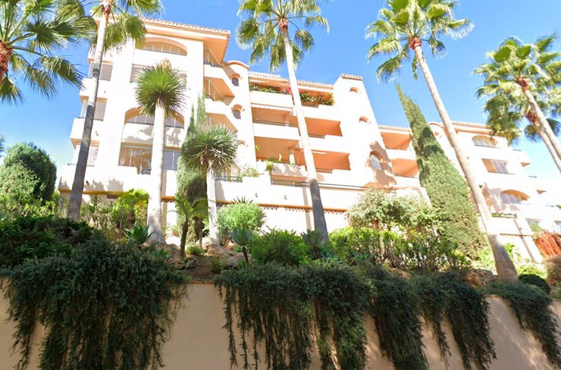 Apartment - Middle Floor Apartment for sale in Elviria