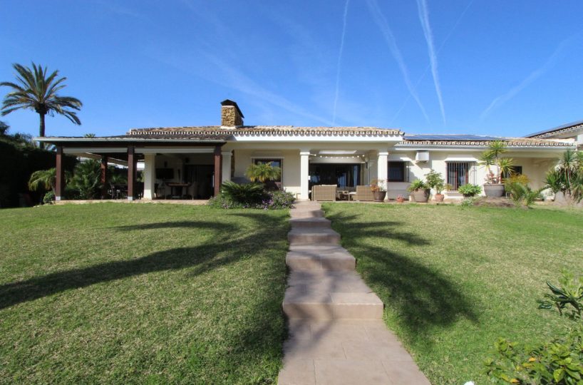 House - Detached Villa for sale in Calahonda