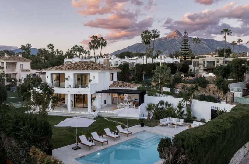 House - Detached Villa for sale in Nueva Andalucía
