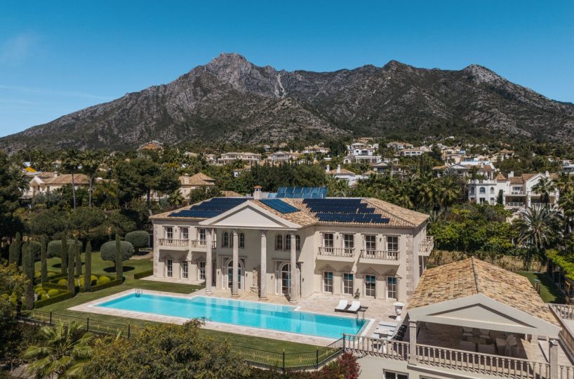 House - Detached Villa for sale in Sierra Blanca