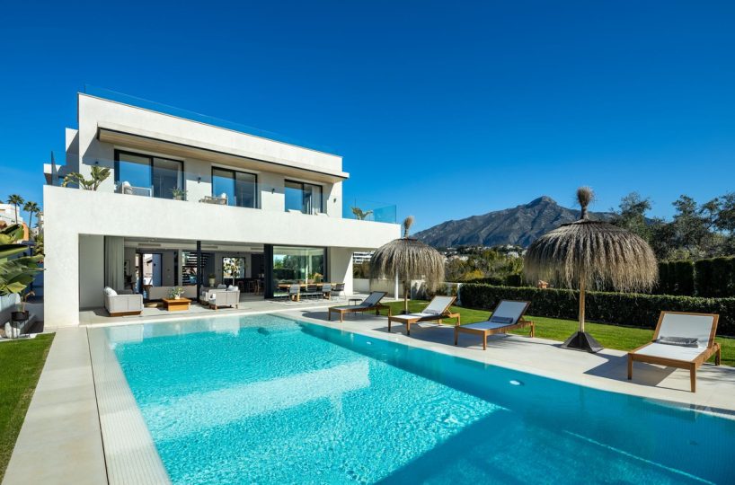House - Detached Villa for sale in Nueva Andalucía