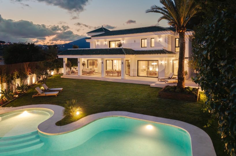 House - Detached Villa for sale in Nueva Andalucía
