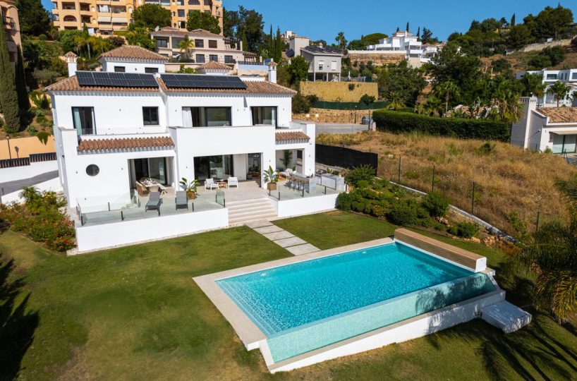 House - Detached Villa for sale in Elviria