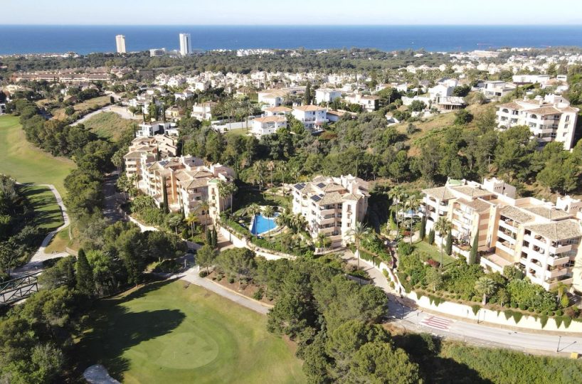 Apartment - Penthouse for sale in Elviria
