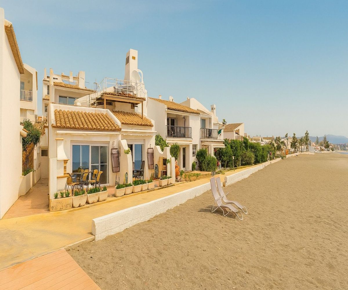 House - Detached Villa for sale in Estepona
