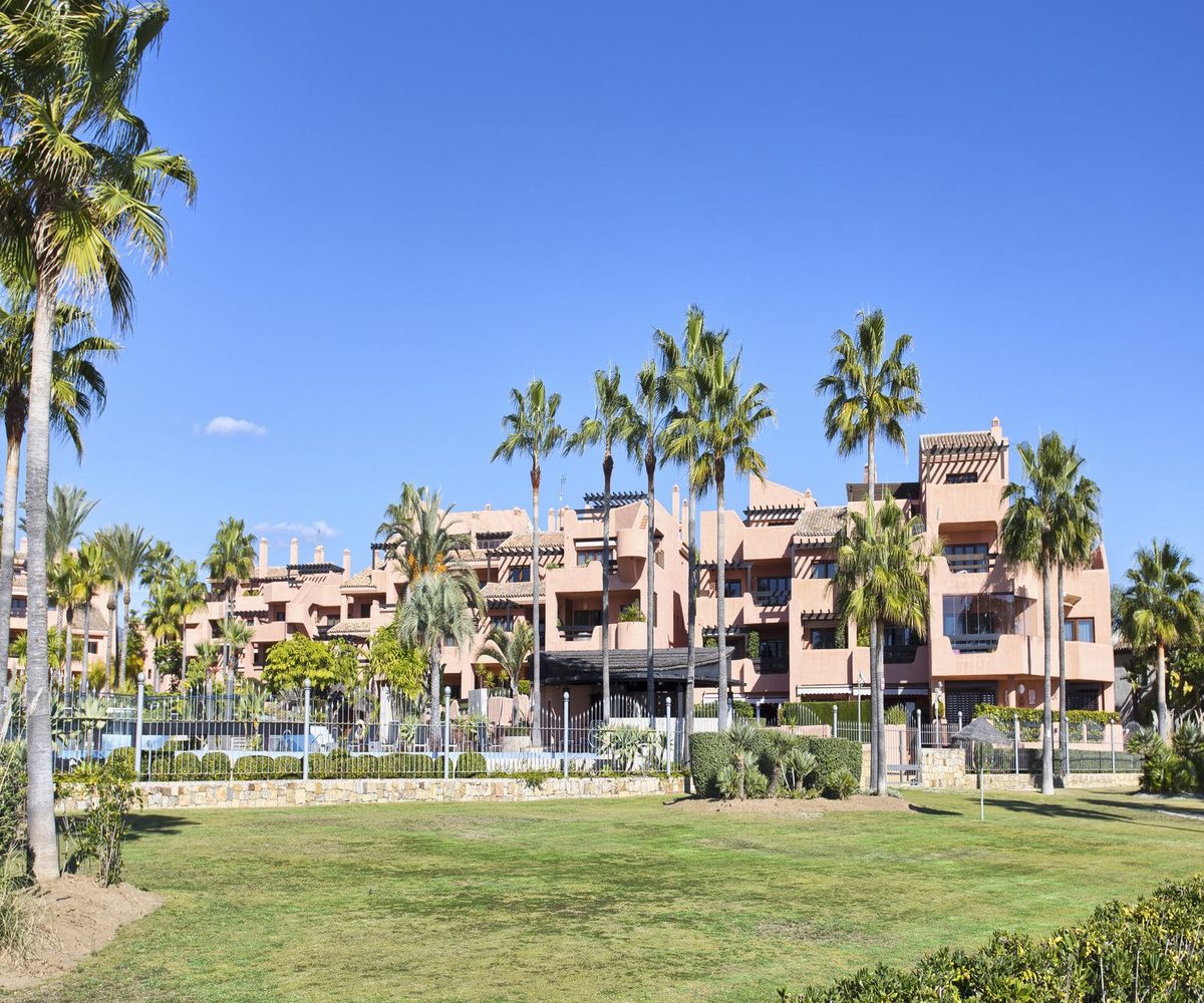 Apartment - Middle Floor Apartment for sale in New Golden Mile