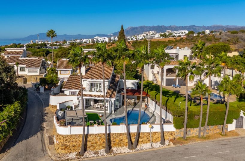 House - Detached Villa for sale in Calahonda