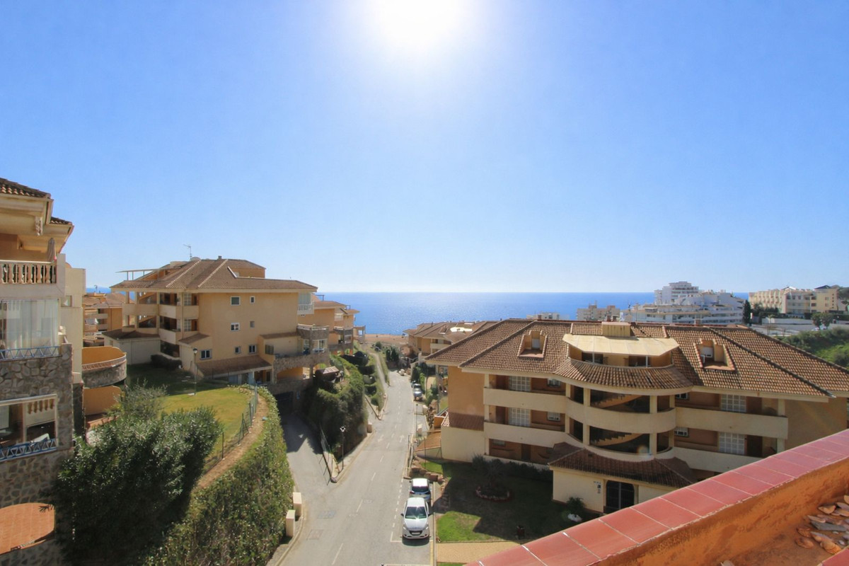 Apartment - Middle Floor Apartment for sale in Carvajal