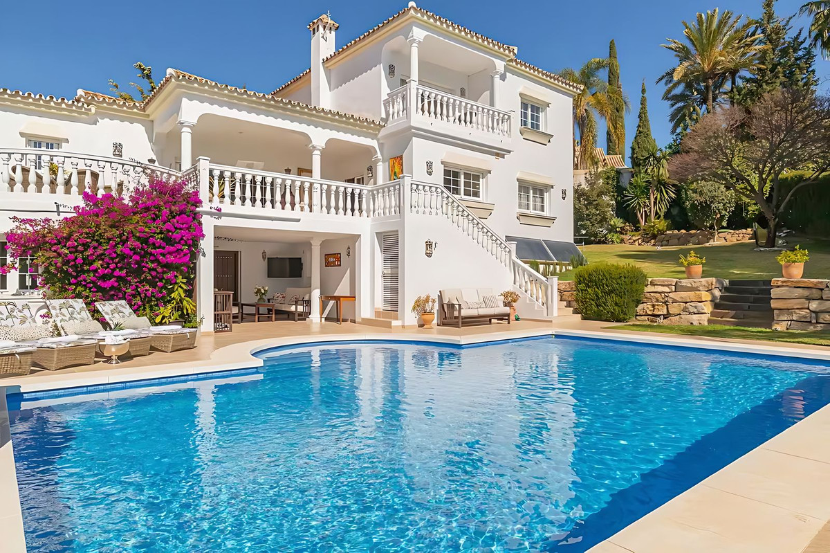 House - Detached Villa for sale in El Paraiso