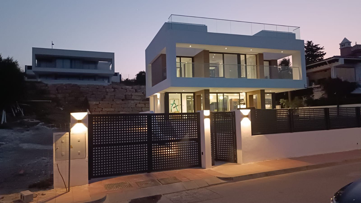 House - Detached Villa for sale in Valle Romano