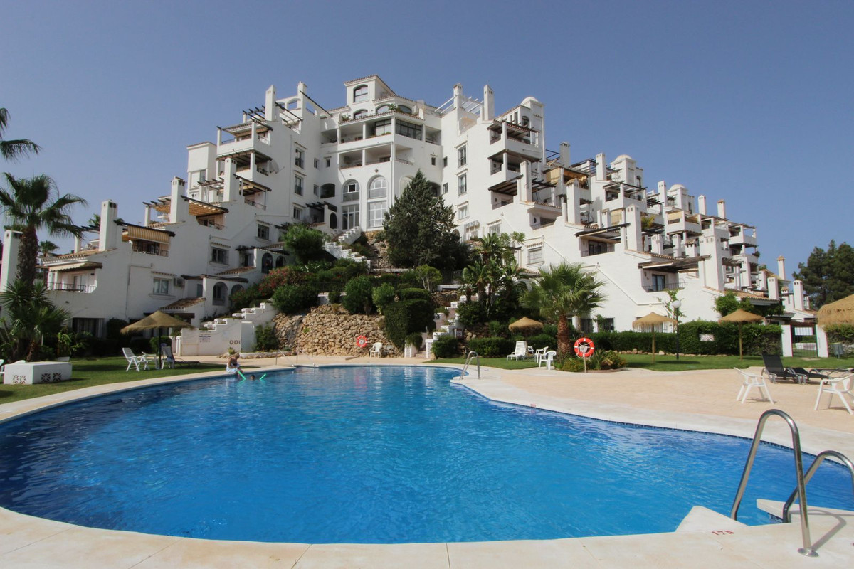 Apartment - Middle Floor Apartment for sale in Calahonda