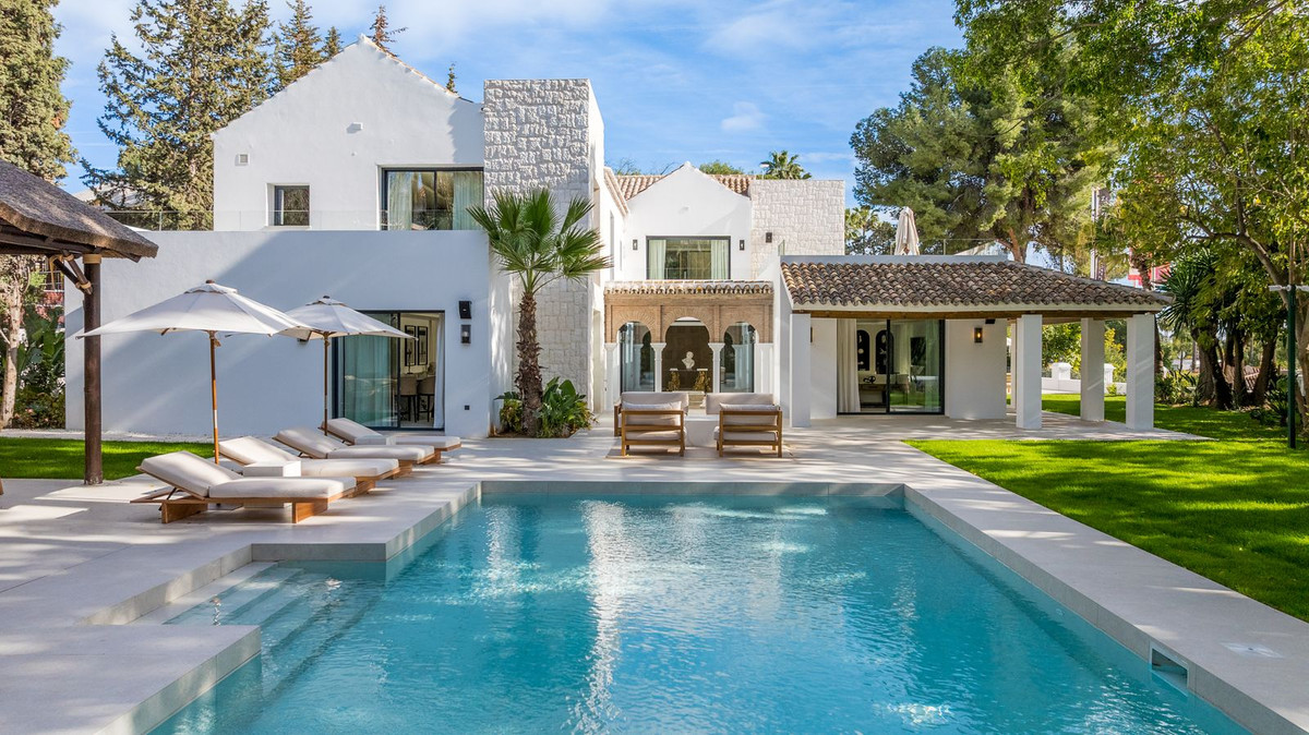 House - Detached Villa for sale in Nueva Andalucía